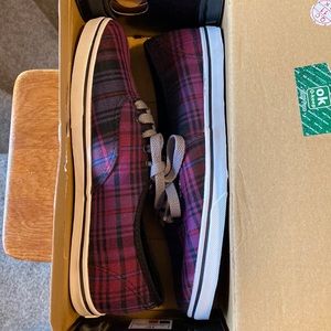 NIB Vans Authentic Lo Pro Purple Plaid